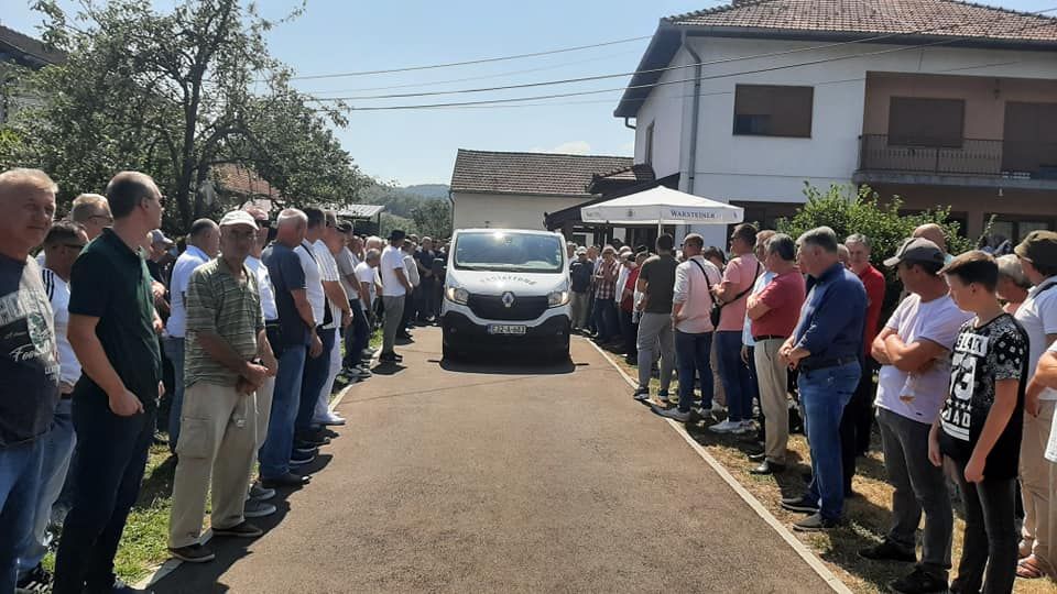 Klanjana dženaza ubijenom direktoru Gimnazije Sanski Most