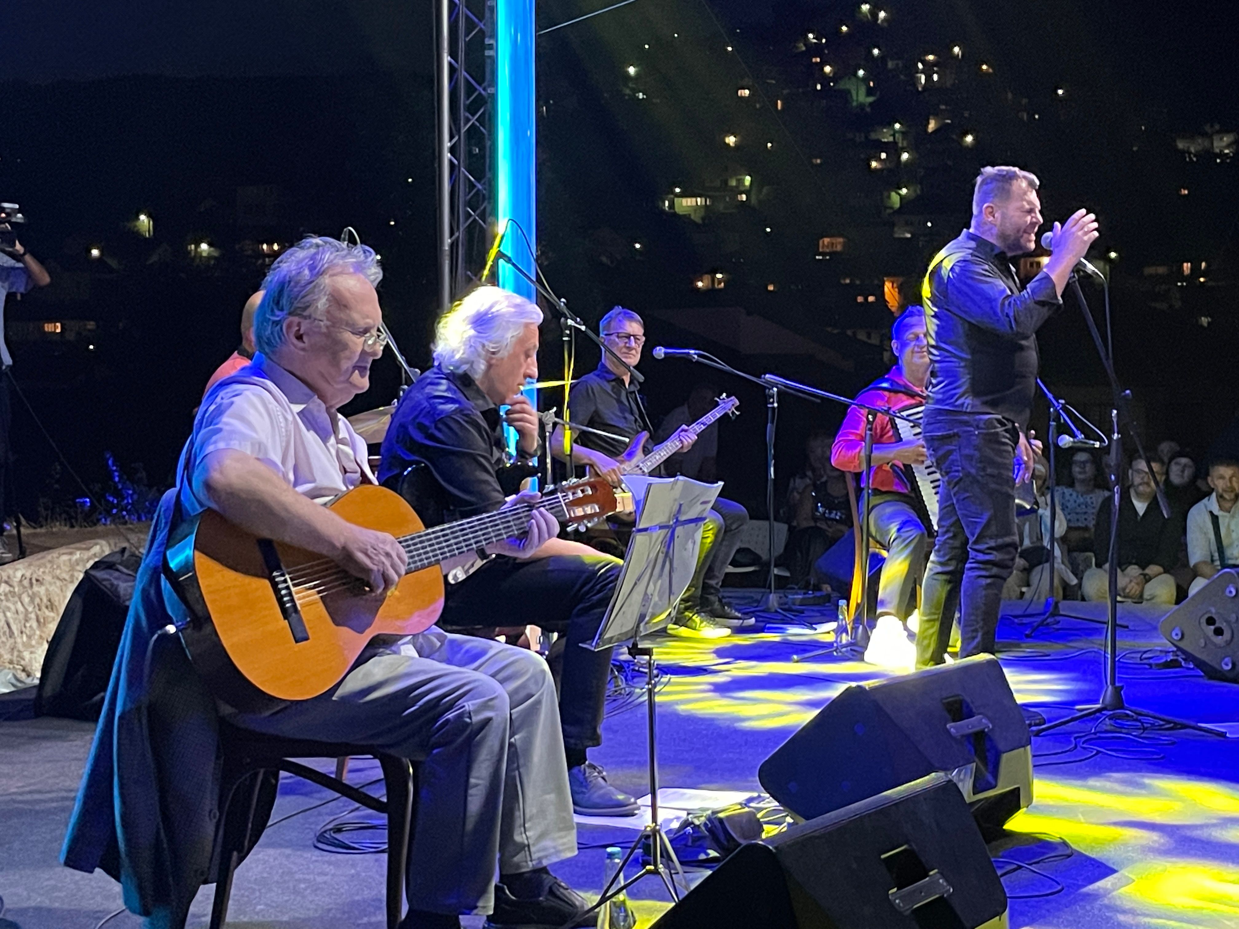 Zvuci “Kaldrme” otvorili su koncert Eldina Huseinbegovića