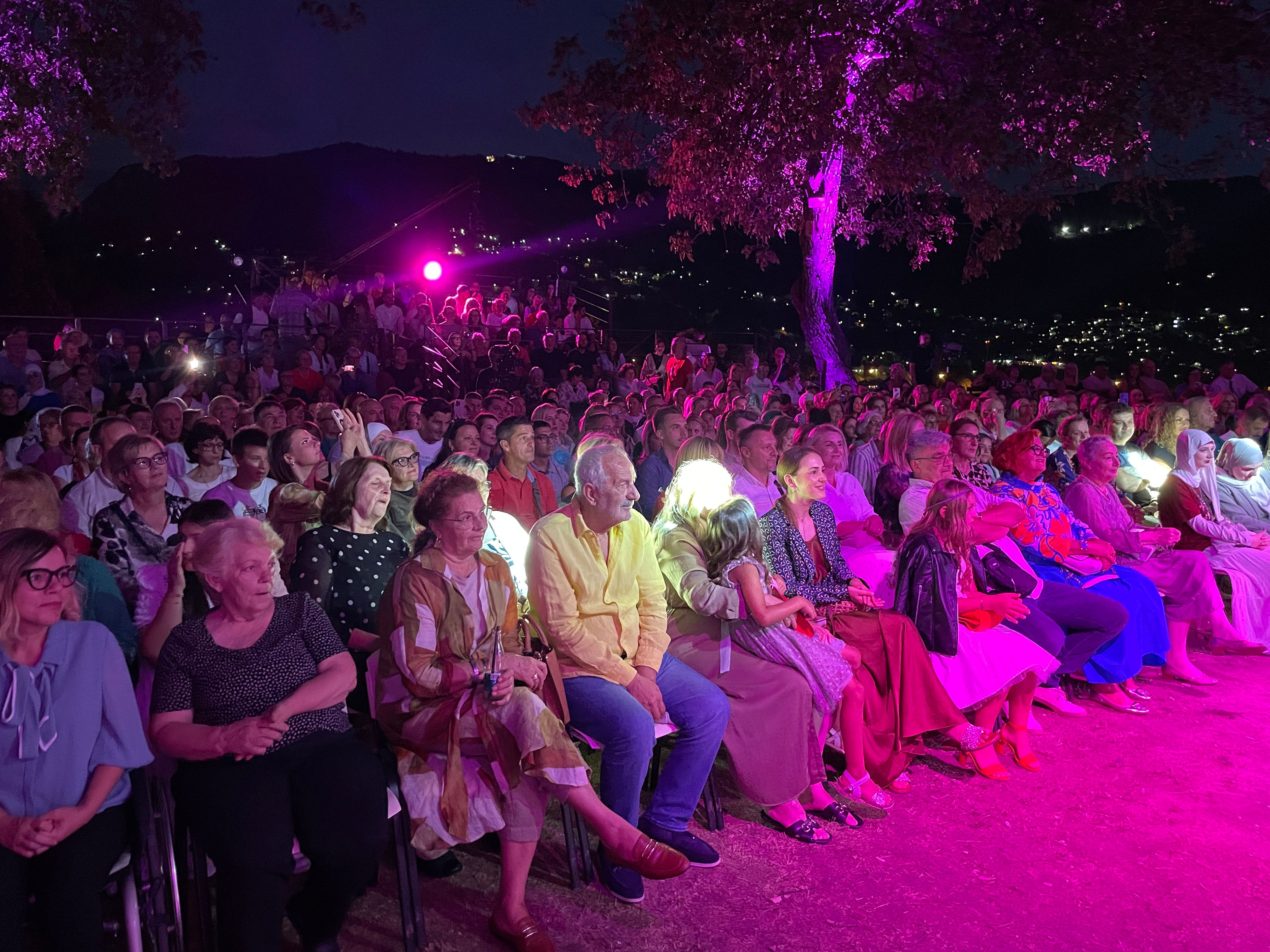 Zvuci “Kaldrme” otvorili su koncert Eldina Huseinbegovića