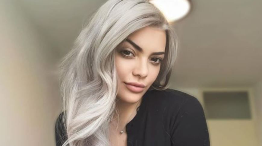 Inače, Ella i Charles su u procesu razvodu