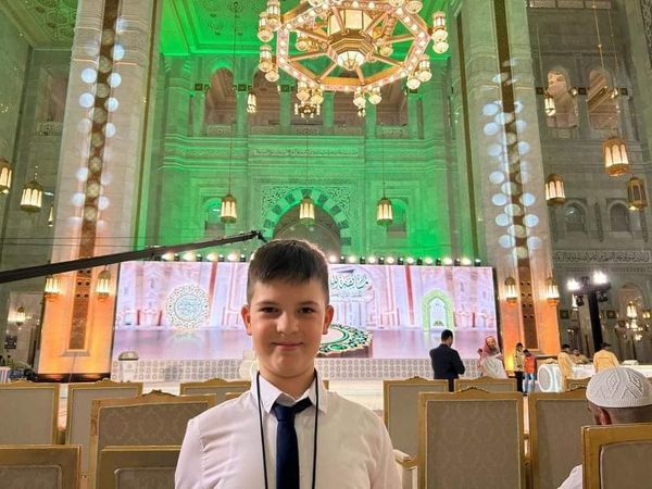 Podsjećamo, 9. jula 2024. osmogodišnji Enis Bašić pred komisijom za hifz Rijaseta Islamske zajednice u Bosni i Hercegovini položio je hifz