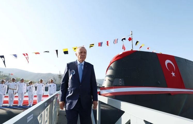 Tim povodom, Erdogan je naveo kako će Turska u upotrebu staviti podmornicu TCG Pirireis