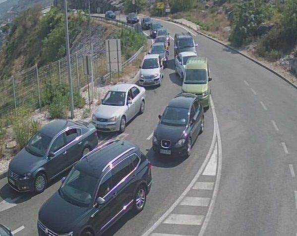 Kilometarske kolone na graničnim prijelazima: Evo gdje su najveće gužve