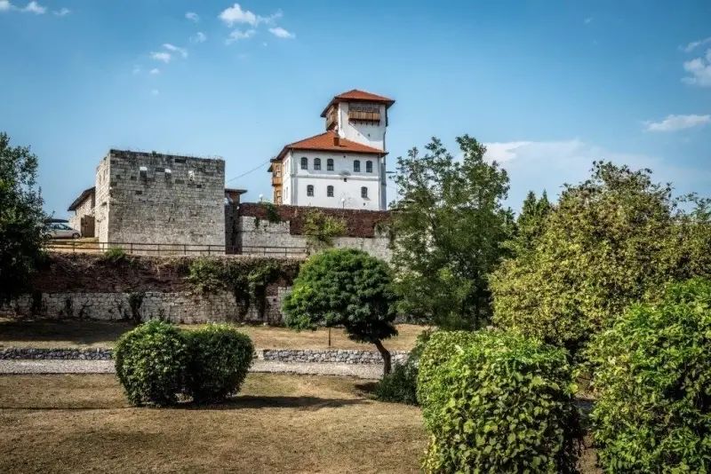 
Najviša dnevna od 32 do 38, na jugu do 40 stepeni Celzijusa.
