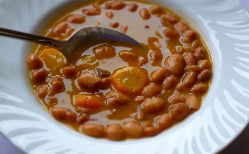 Grah je bogat proteinima, B vitaminima i mineralima, te je pogodan kao zamjena za meso u vegetarijanskoj ili veganskoj ishrani