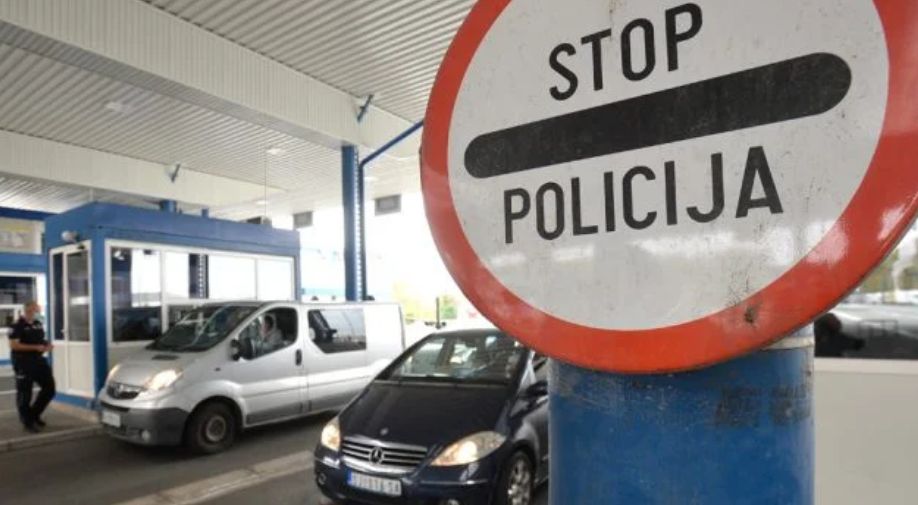 Zbog manjka radne snage posljednjih je godina povećan broj dolazaka državljana Nepala, Bangladeša i Pakistana koji dobivaju radne dozvole u BiH