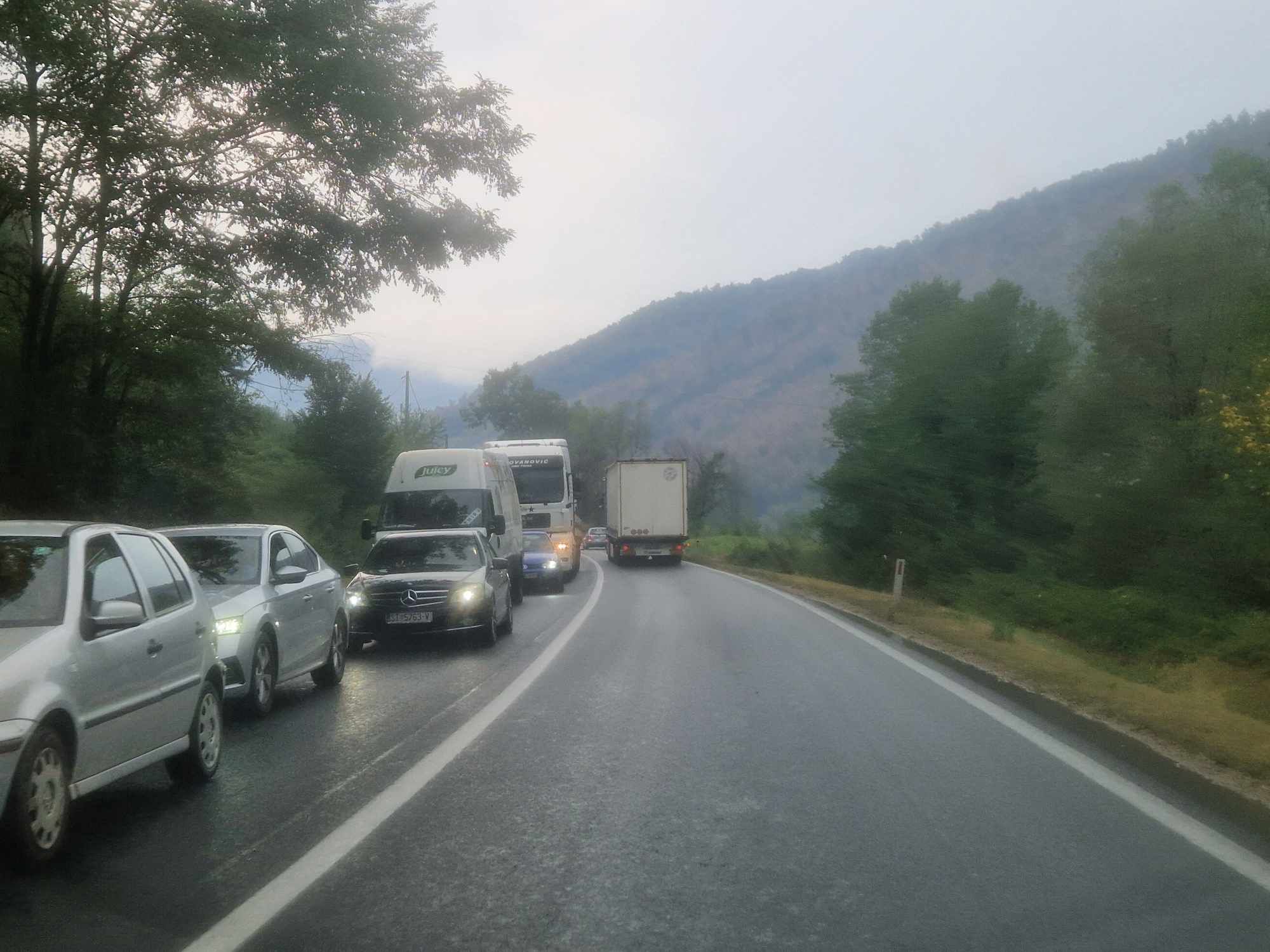 Saobraćajni kolaps na putu Zenica - Žepče: Kolone duge više od deset kilometara