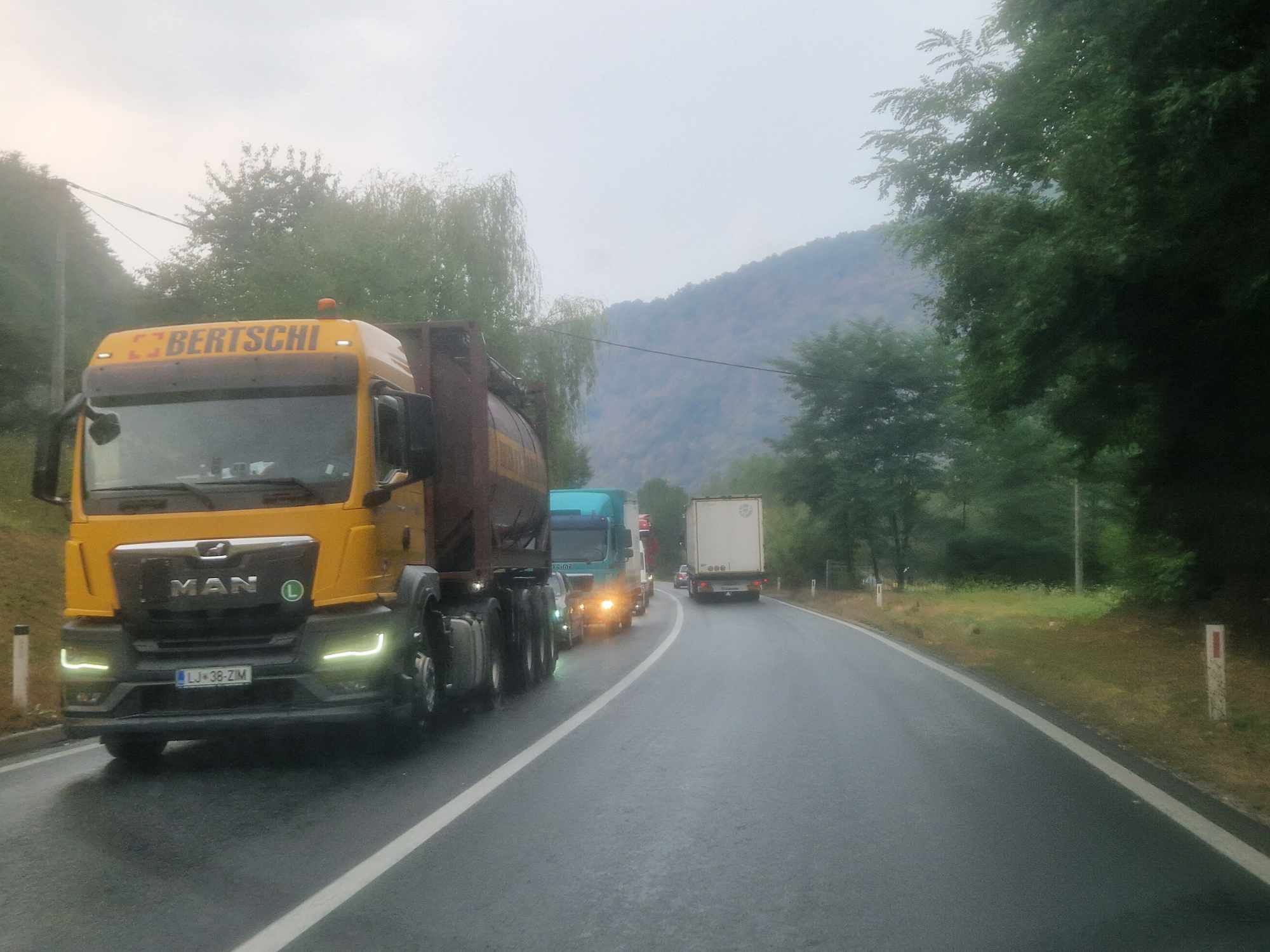 Saobraćajni kolaps na putu Zenica - Žepče: Kolone duge više od deset kilometara
