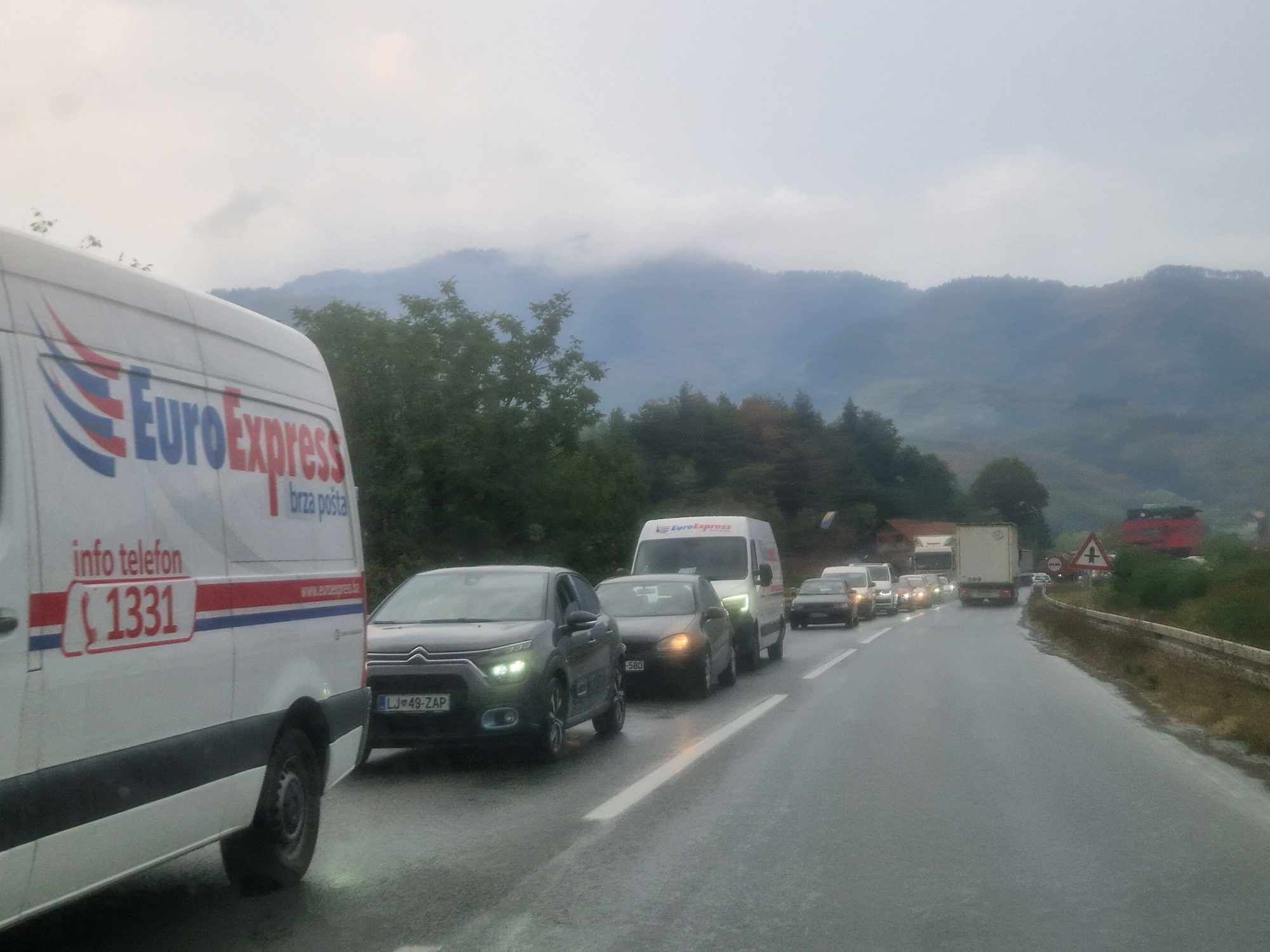 Saobraćajni kolaps na putu Zenica - Žepče: Kolone duge više od deset kilometara