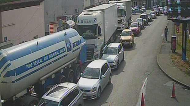 Na magistralnom putu M-17 na ulazu u Žepče zbog aktuelnih radova i danas od 08 do 15:30 sati vozila će saobraćati usporeno