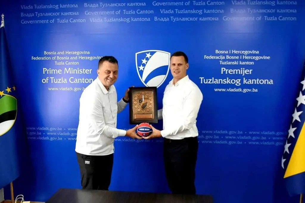 Činjenica da su Bosnu i Hercegovinu na Olimpijadi predstavljali pet sportista i pet sportskih radnika govori i o ukupnom stanju u oblasti sporta