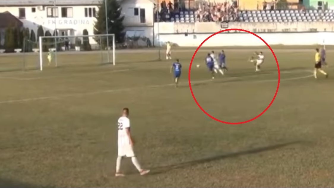 Gasal je katastrofalno reagirao na "poklon" suparničkog golmana i loptu poslao daleko od gola iz stopostotne prilike