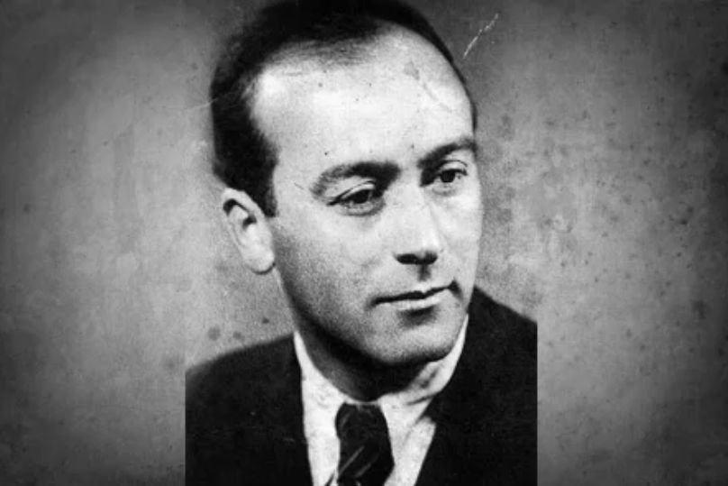 1905. U Gradačcu rođen Hasan Kikić, bh književnik. Sa Skenderom Kulenovićem je 1937. godine u Zagrebu pokrenuo muslimanski časopis Putokaz. Ubijen u četničkoj zasjedi  1942.