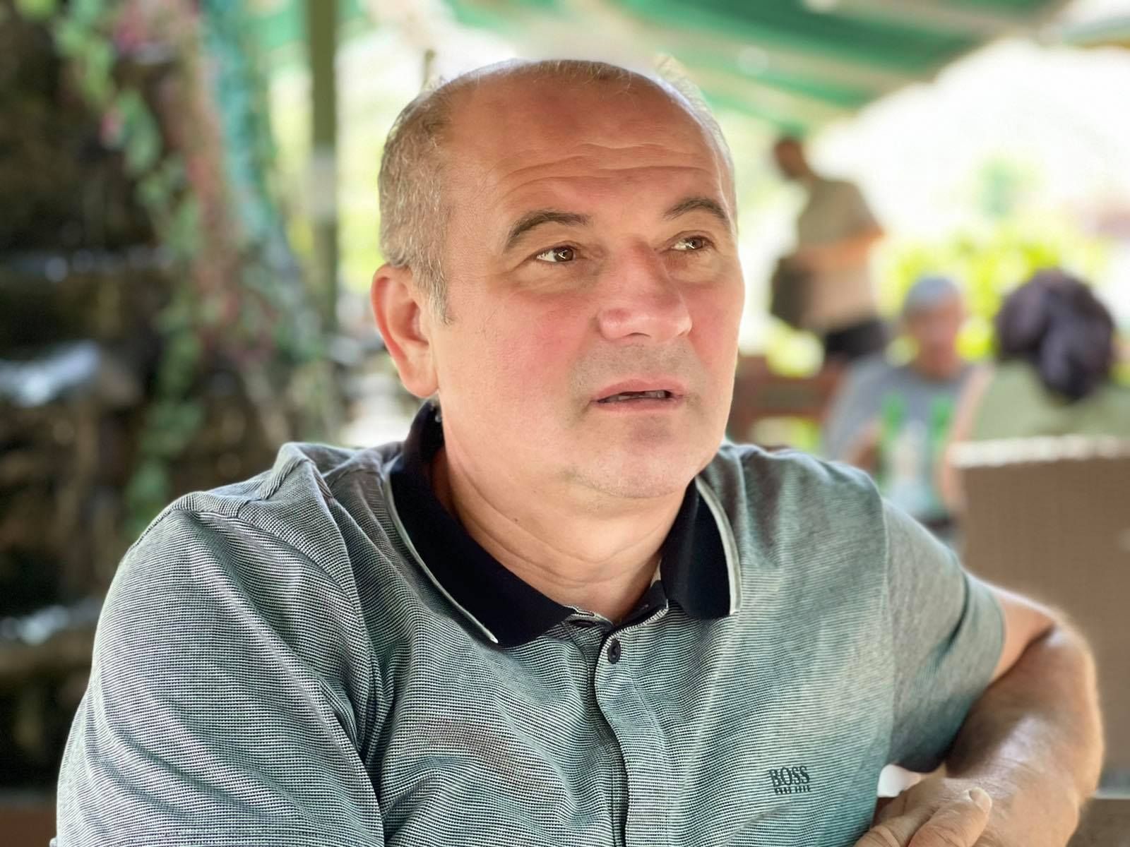 Dok su se vozili žičarom u torbici je pronašao dokumente i prilikom povratka obratio se na uposlenicima žičare i predočio im dokumente