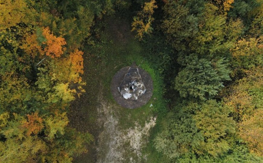 Za zločine počinjene u Prijedoru, Haški tribunal je osudio 17 osoba na 276 godina zatvora, dok je Sud BiH osudio 23 osobe na više od 380 godina zatvora.