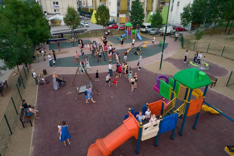 Igralište je sada površinski veće nego što je bilo ranije, ima više sadržaja za djecu i ograđeno je, rekao je Efendić