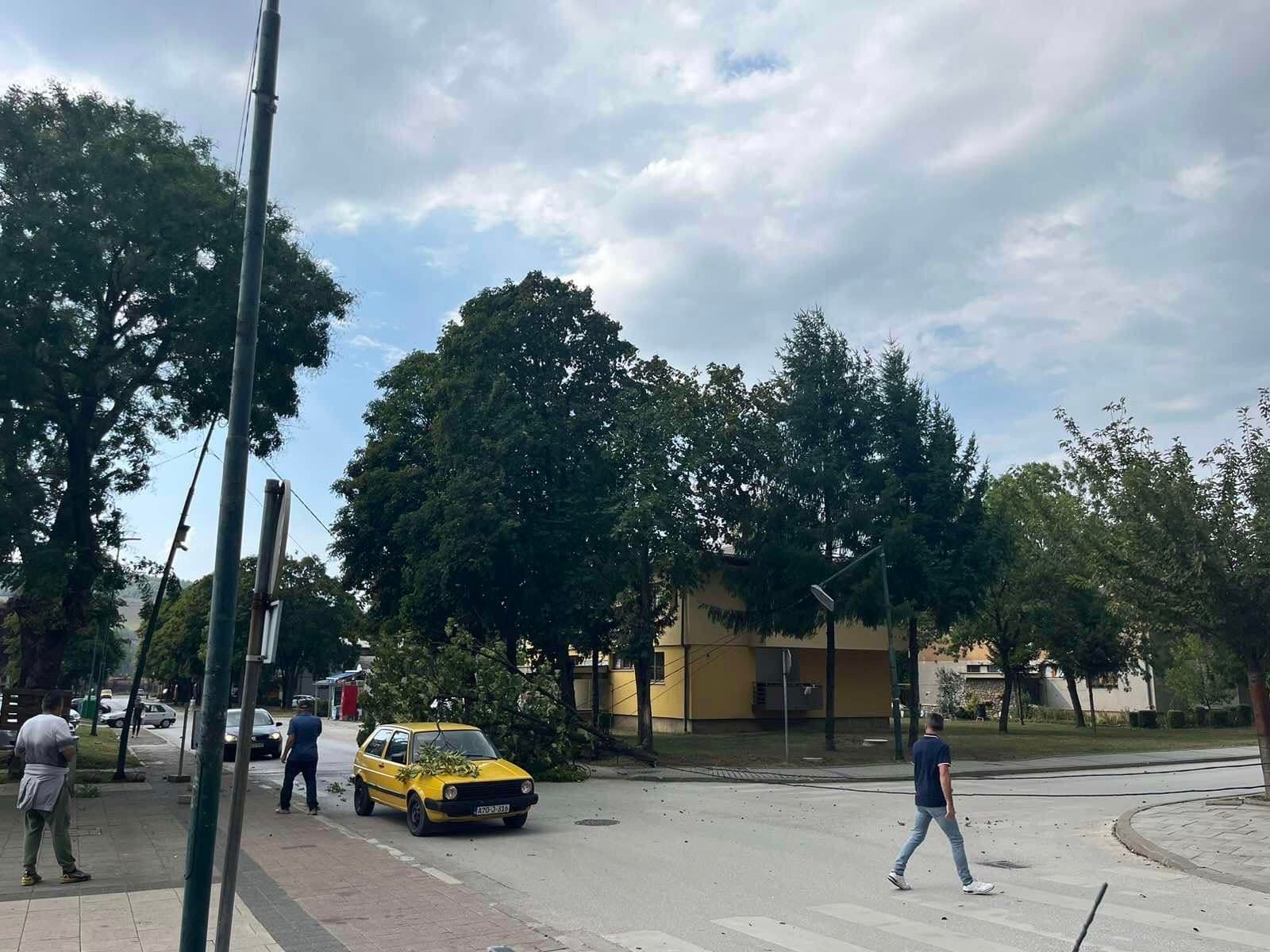 Prema trenutno dostupnim informacijama nema povrijeđenih niti je pričinjena veća materijalna šteta