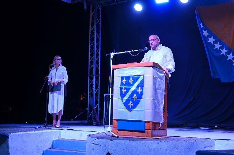 Vi ste čuvari zapadne kapije Bosne i čuvari historijskog sjećanja na časne branitelje, heroje Bosne i Hercegovine, rekao Hušić