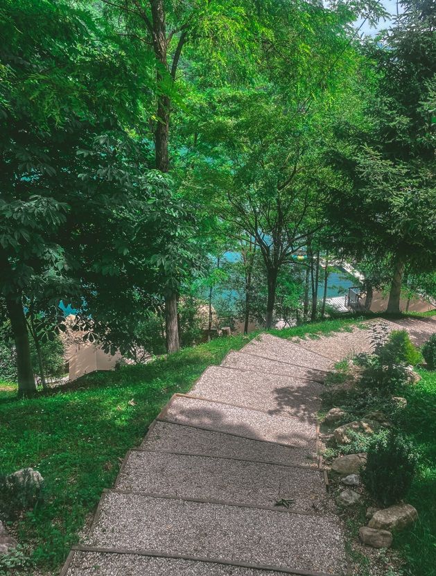 Jablaničko jezero nudi zaista odmor iz snova, pa ko kaže da se ljetuje samo na moru? Užitak je svuda oko nas