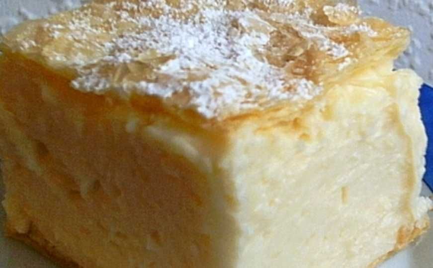Gornja kora mora da se isiječe i čuva van frižidera do služenja, inače neće biti krckava, već "žilava"