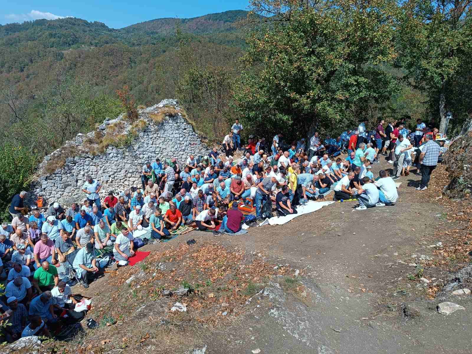 Zvornik: Na Kušlatu klanjan tradicionalni džuma-namaz i proučena Dova za domovinu