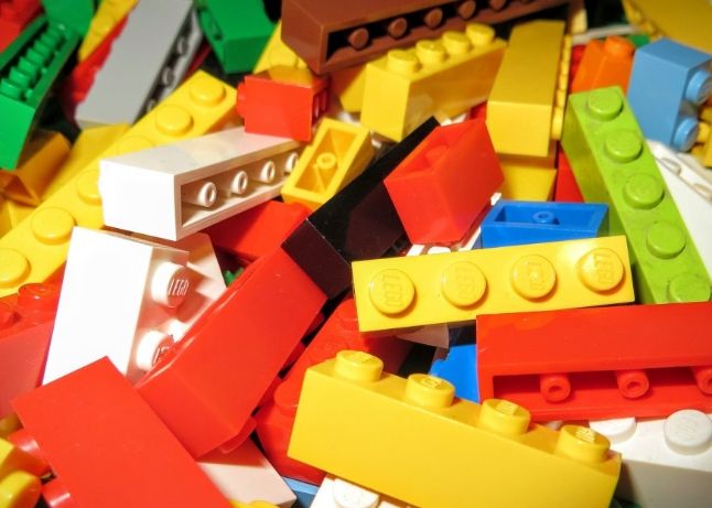 Studija iz 2022. godine pokazala je da Lego setovi, posebno oni koji su povučeni, napreduju brže od dionica, obveznica i zlata.