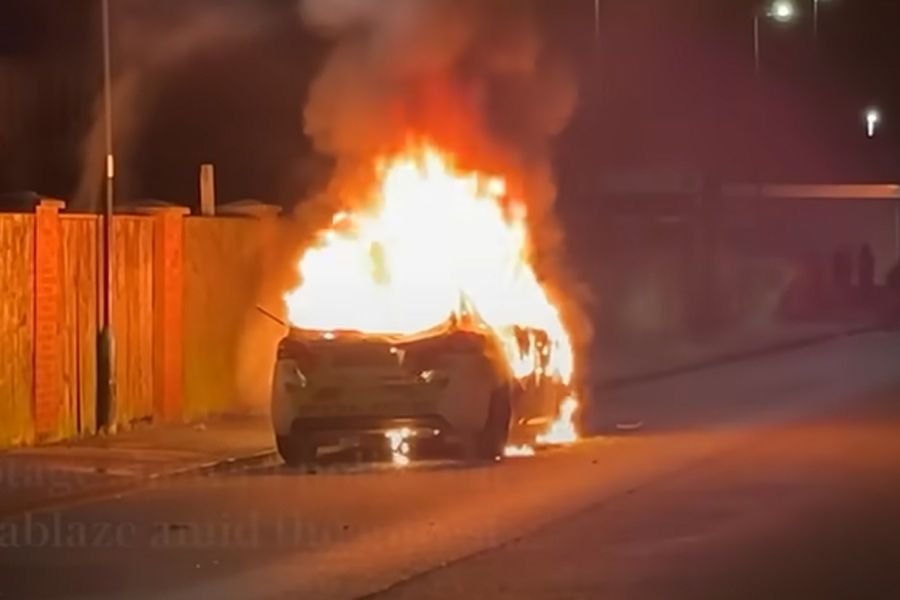 Policija je poslije rekla da je za organiziranje nasilnih prosvjeda odgovorna Engleska odbrambena liga, ekstremno desna antiislamska grupa osnovana 2009.