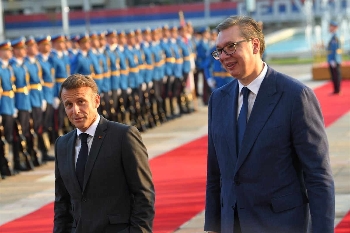 Dan uoči Macronovog dolaska, Vučić je za Radio-televiziju Srbije izjavio da nije sve završeno kada je riječ o vojno-tehničkoj saradnji i kupovini francuskih aviona