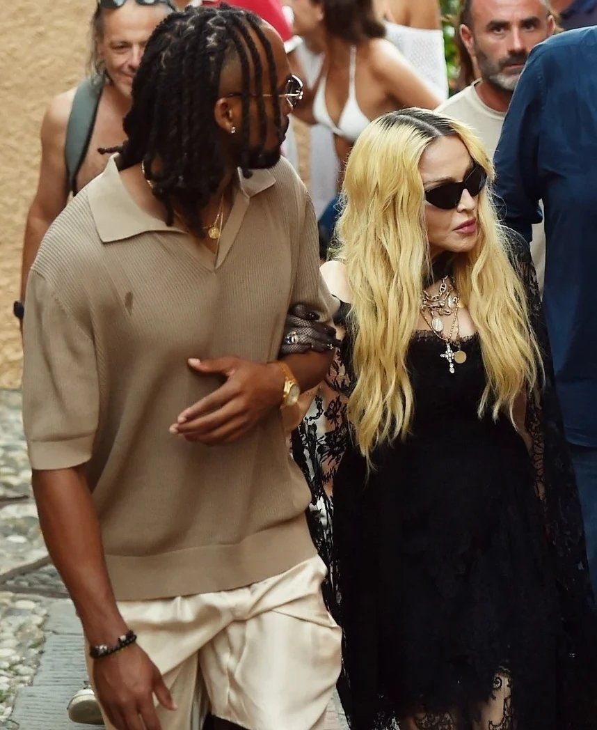 Madonna u Italiji odmara s novim dečkom: Nogometaš je 37 godina mlađi od pjevačice