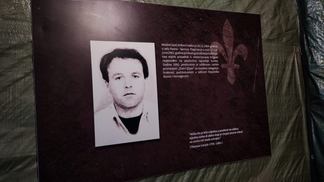 Njegova misija tokom opsade Sarajeva bila je da doprinese izgradnji Tunela spasa                                   