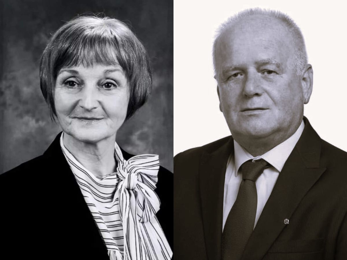 Ispred Gimnazije u Sanskom Mostu vladaju nevjerica i šok. Posebno je potresno bilo kada su iz škole iznijeta tijela troje ubijenih.