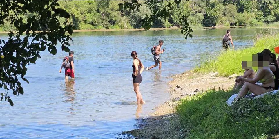 Ne mare ni za prisutne kupače ni za policiju                                                              
