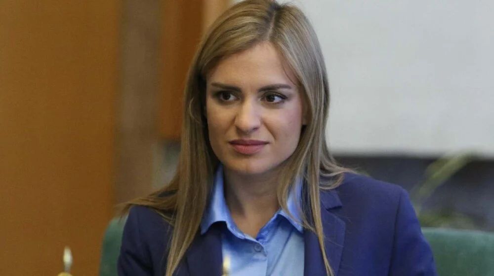 Đurđević Stamenkovski je u Skupštinu došla, ali ovoga puta kao kandidatkinja za novu ministarku za brigu o porodici i demografiju.