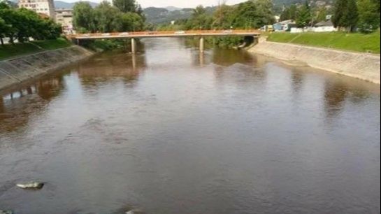 Osobi koja je željela skočiti s mosta ukazana je medicinska pomoć u dobojskoj bolnici