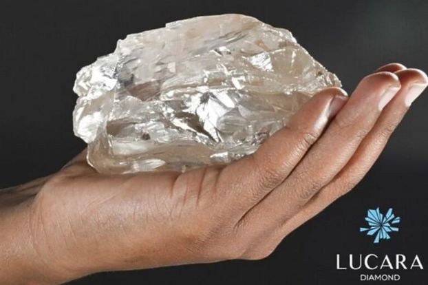 Kanadska kompanija Lucara Diamond Corp pronašla je dijamant od 2492 karata u svom rudniku Karowe u Botswani, jedan od najvećih dijamanata koji je ikad iskopan.