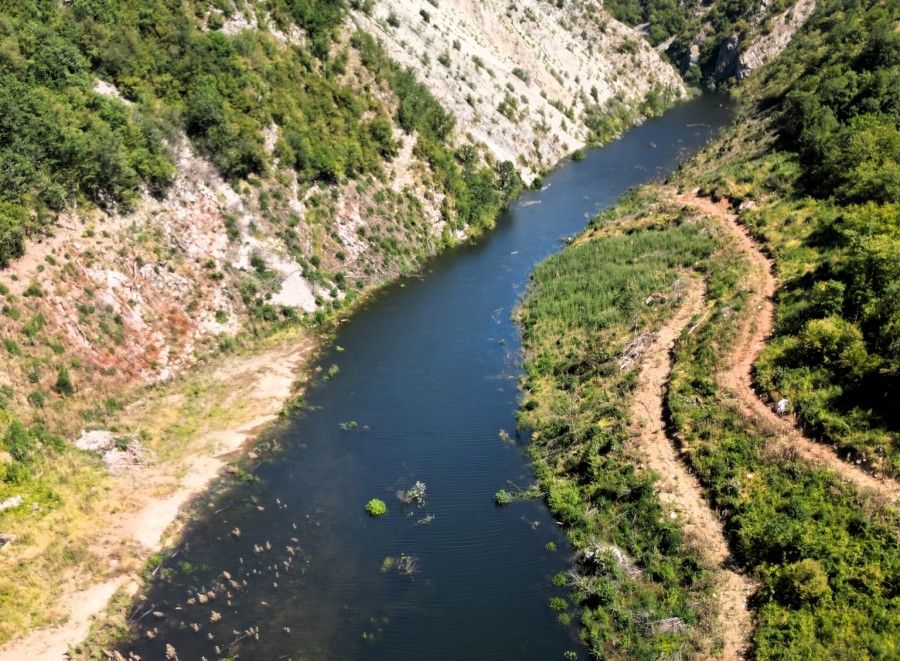 Neretva zavijena u crno, mrtvi rakovi i ribe kao najava početka kraja Božanske rijeke
