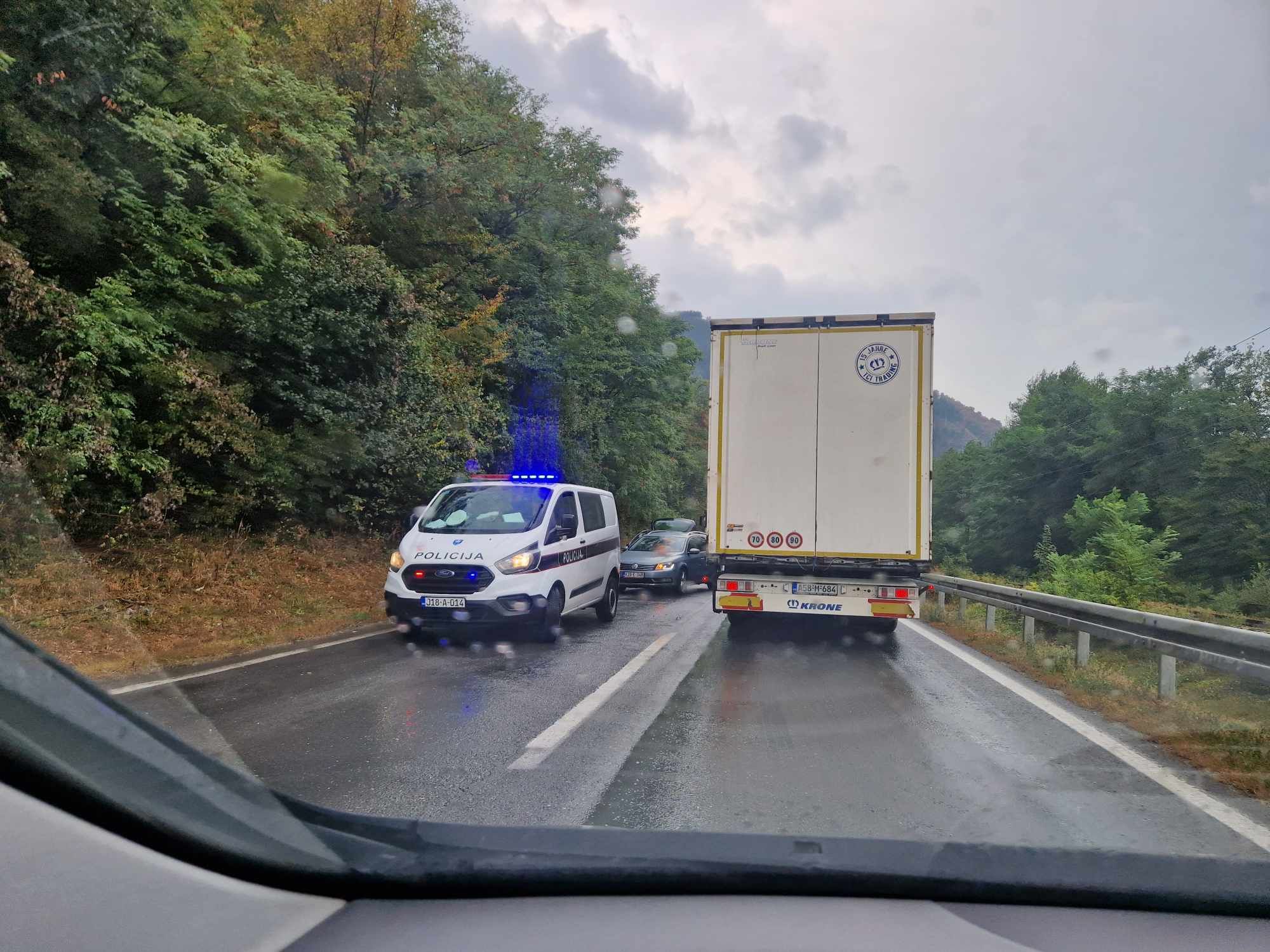 Nesreća na pravcu Žepče - Zenica: Policija na terenu