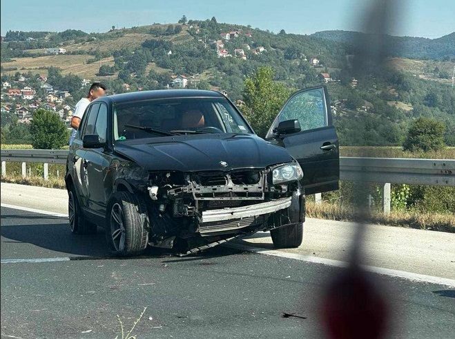 Iz Operativnog centra Ministarstva unutrašnjih poslova KS za Hayat.ba su kazali da je riječ o nesreći s materijalnom štetom 
