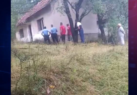 Oglasili se iz policije o drami u selu kraj Nevesinja:Kuća je opkoljena, nema povrijeđenih