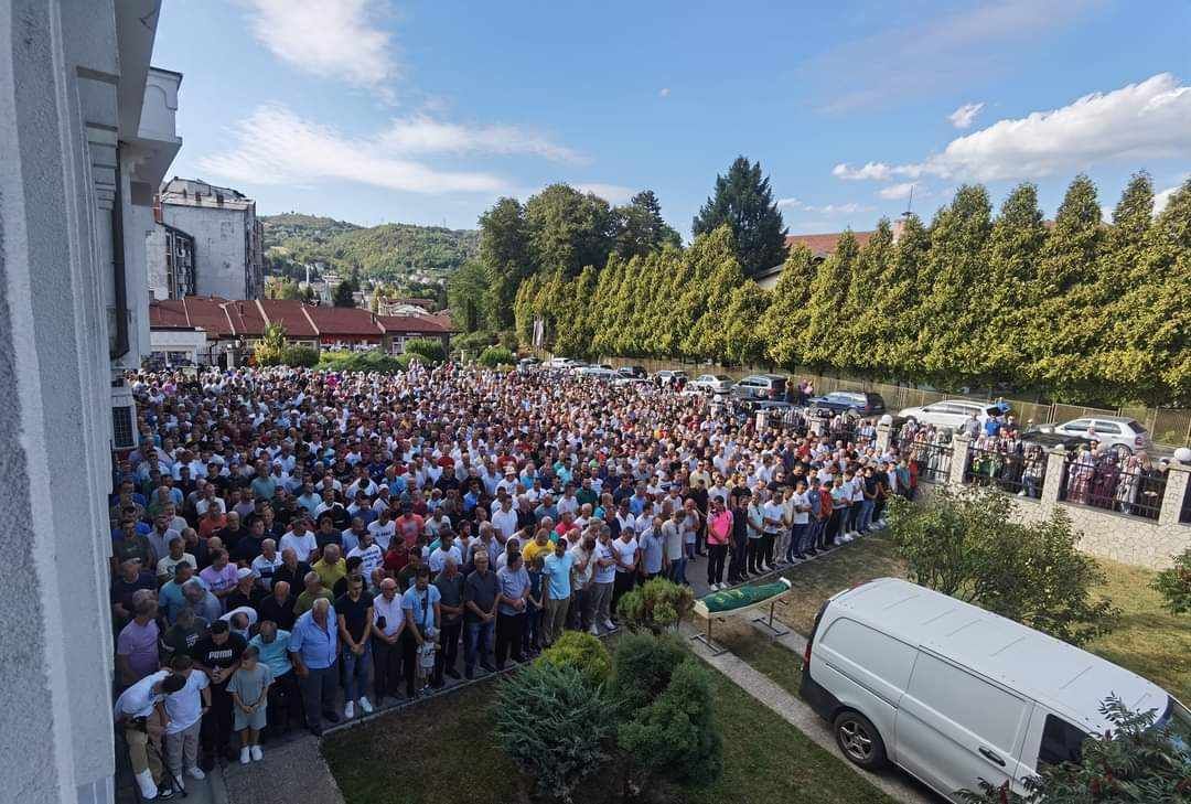 I kamen bi zaplakao                                                                                                                                         