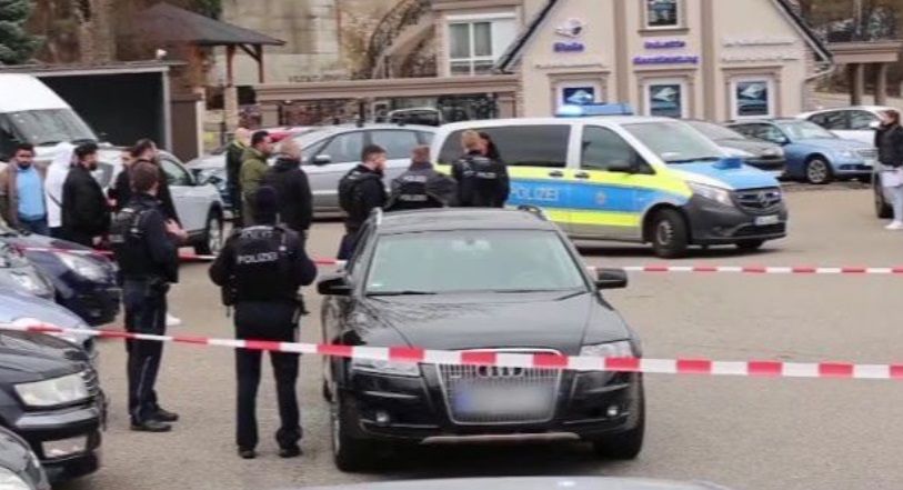 Nakon pucnjave, on je uspio da pobjegne policiji, koja je u saradnji sa tužilaštvom u Ellwangenu raspisala međunarodnu potjernicu