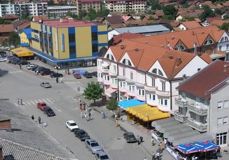 Naredba za raspisivanje potjernice je donesena jer je optuženi Mikulić nedostupan sudu