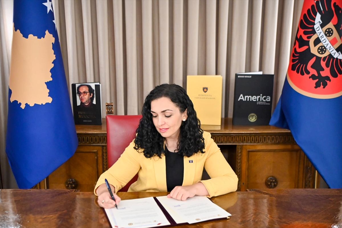 U ukazu koji je potpisala predsjednica Vjosa Osmani navodi se da će se redovni izbori za Skupštinu Republike Kosovo održani 9. februara 2025. godine