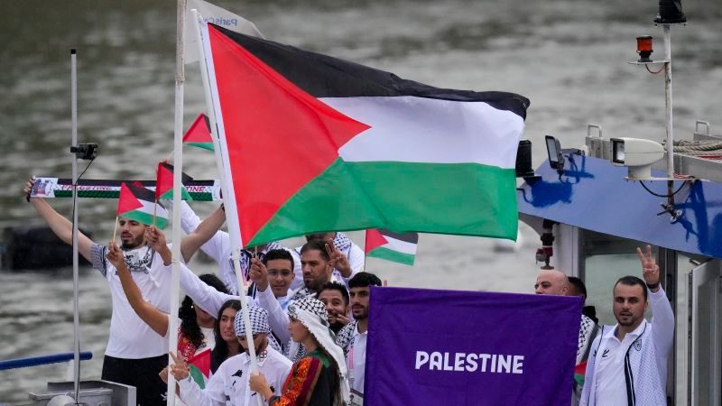 Palestinska plivačica na OI u Parizu: Borim se za svoju zemlju kroz sport