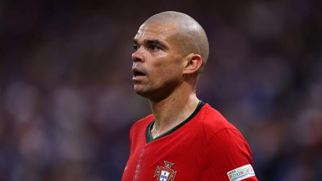 Tokom karijere je osvojio čak 27 klupskih trofeja pri čemu tri Lige prvaka s Real Madridom.