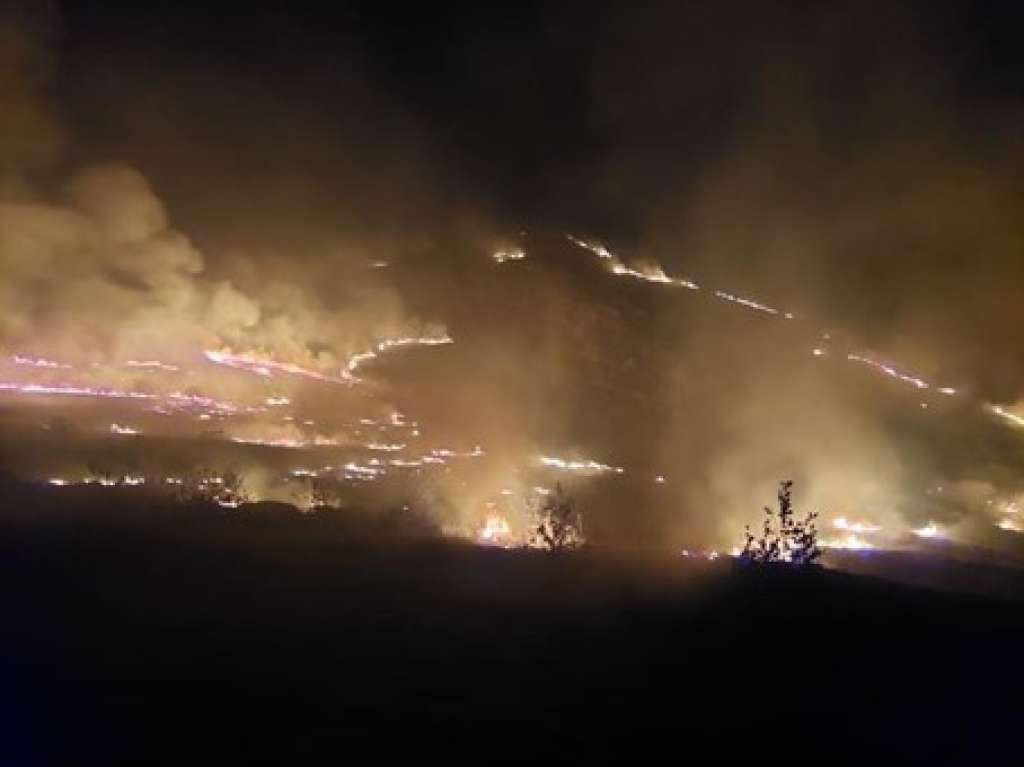 Dodaju kako im je jedina nada pomoć iz zraka, za koju je upućen poziv.