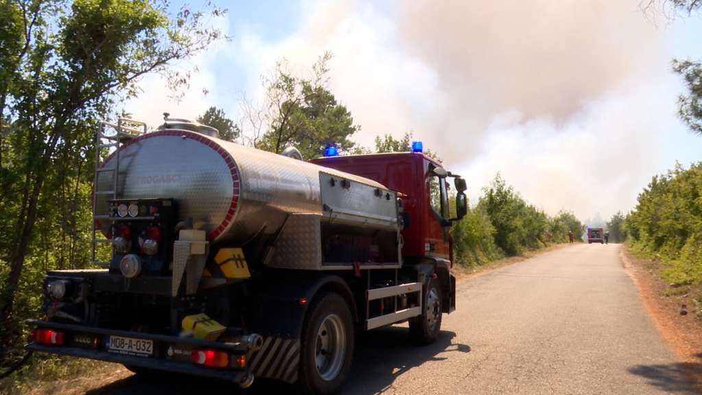 Kolegama iz Mostara pomoć su pružili i vatrogasci iz Čitluka te dobrovoljna društva s Bune i Pologa.