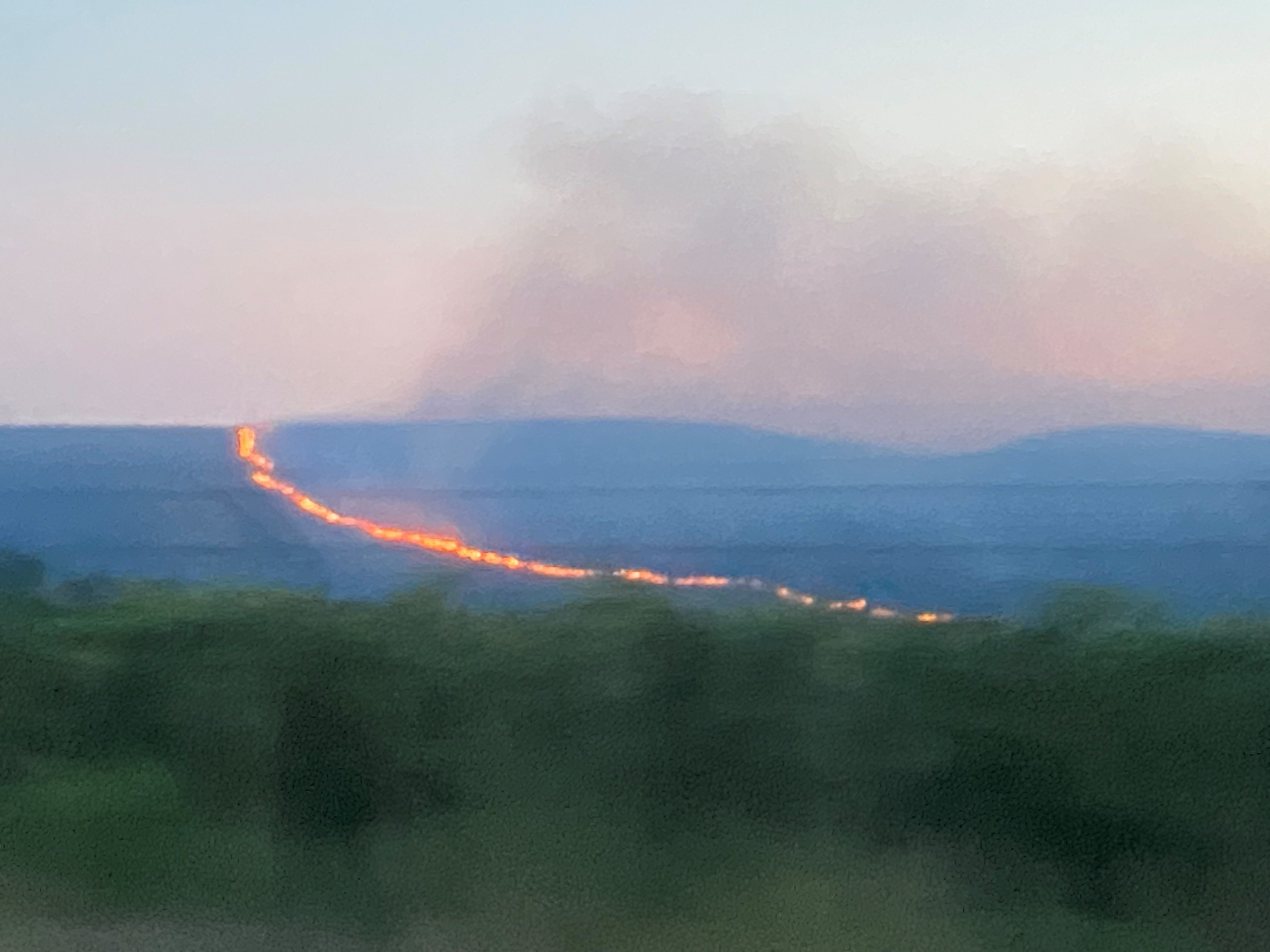 Vatrogasci pokušavaju sačuvati kuće                                                                                          