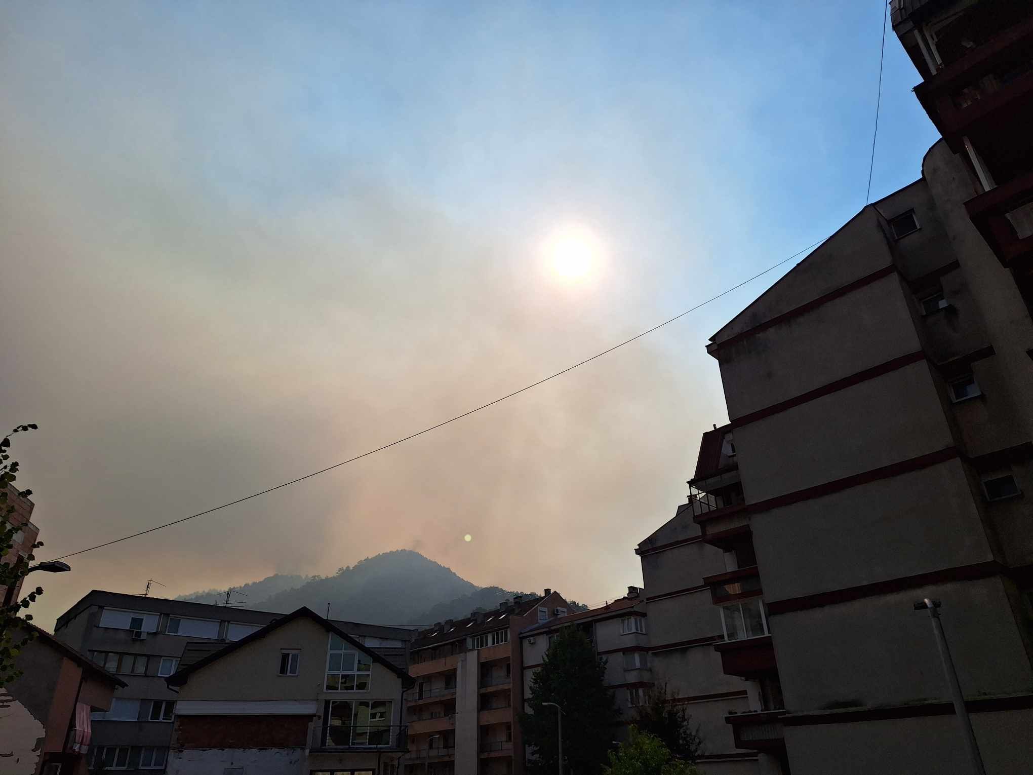 Gust dim iznad Konjica: Opet gori Vrtaljica, pozivaju se dobrovoljci da pomognu u gašenju