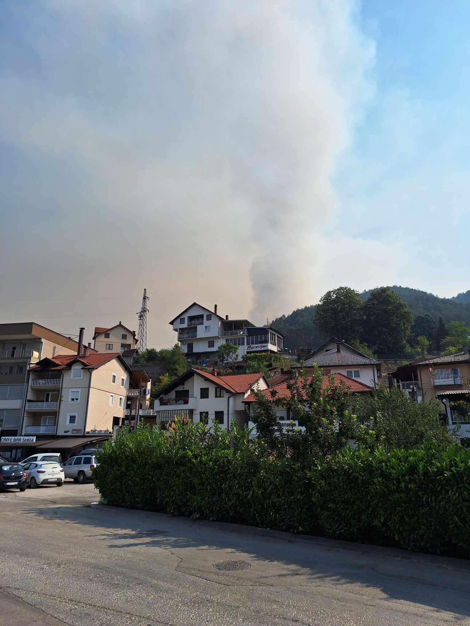 Gust dim iznad Konjica: Opet gori Vrtaljica, pozivaju se dobrovoljci da pomognu u gašenju